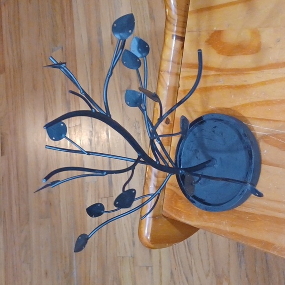 Black Earring Round  Tree Stand - Picture 9 of 9